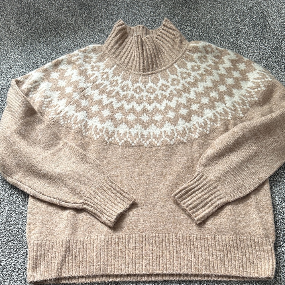 Gap sweater